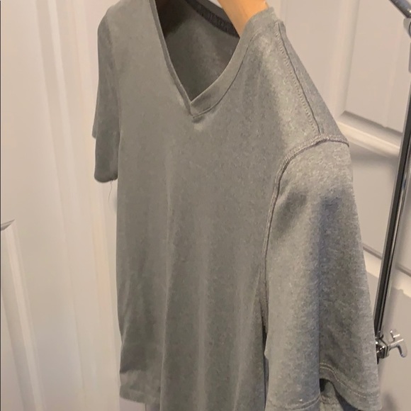 Men’s NEW Layer 8 stretch running shirt - Picture 3 of 5